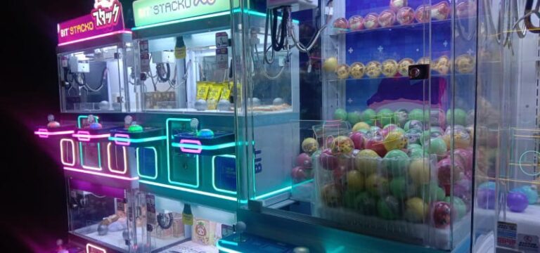 Permainan Ketangkasan Dengan Menggunakan Capit 8BIT Superstore Riau Junction Hadir di Kota Bandung