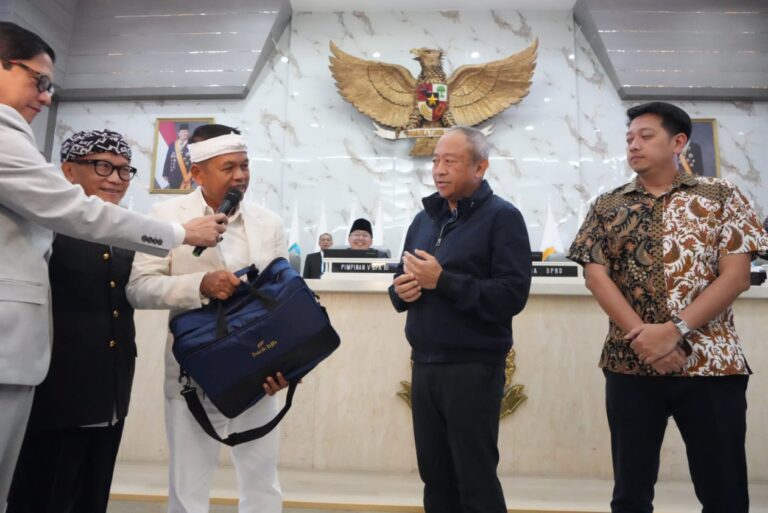 Gubernur Jabar Dedi Mulyadi Memberikan Kadeudeuh Rp1 Miliar untuk Persib Bandung