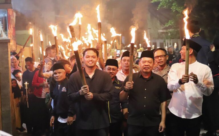 Semangat Pawai Obor Tahun Baru Islam di Ciseureuh, Reza Panglima Ulung Apresiasi Pemuda “Juara”