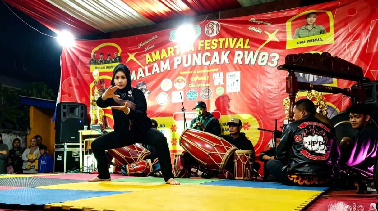 Aksi Memukau Istri Lurah Ciumbuleuit Tampilkan Kemahiran Pencak Silat di Panggung Seni HUT RI Ke-81